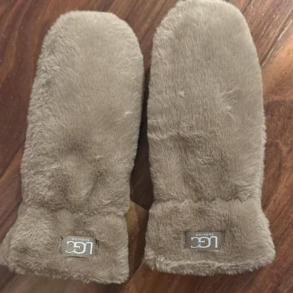 UGG Beige Furry Mittens